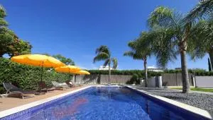 Perogil Suites Poppy - Elegant Suite With Pool - Poço do Álamo