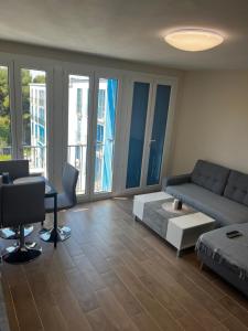 Appartements Appartement, vue sur l’etang, proche aeroport. : photos des chambres