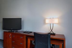 Courtyard by Marriott Dallas Arlington Entertainment District
