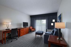Courtyard by Marriott Dallas Arlington Entertainment District