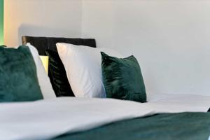 Large 2 Bedroom Pad in South London