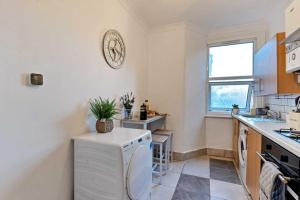 Large 2 Bedroom Pad in South London