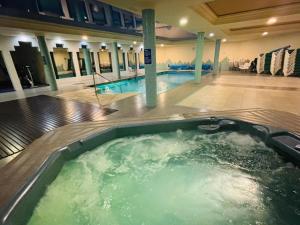Ático dúplex, con piscina privada, jacuzzi y gimnasio