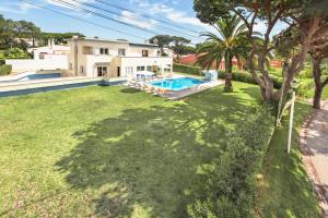 Large private pool viilla, close to amenites, free air conditioning and wifi