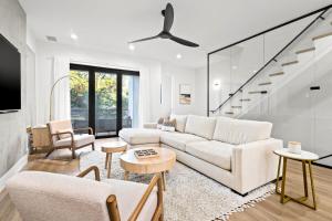 Warm Modern New Construction Townhome in Tampa Heights