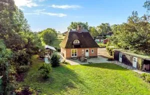 2 Bedroom Cozy Home In Øster Ulslev - Sædingeskov