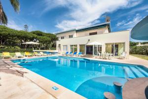 Large private pool viilla, close to amenites, free air conditioning and wifi