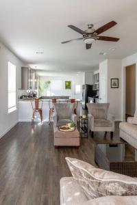 Game Day Central- 4 miles from Kyle Field