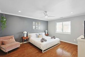 4BR 2BA Home - Hot Tub, Grill & Playground