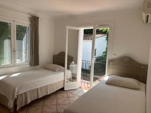 Villas VILLA LA ROSERAIE VI4425 By Riviera Holiday Homes : photos des chambres