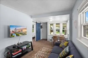 Cozy Bungalow 10 Min to DTWN CLE - Euclid