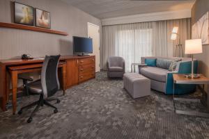 Courtyard by Marriott Fairfax Fair Oaks