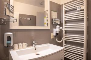 Hotels Logis Hotel des Granges : Chambre Double Confort