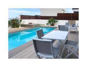 Villa Breda,Stylish villa with pool and views in Polop de la Marina, Alicante