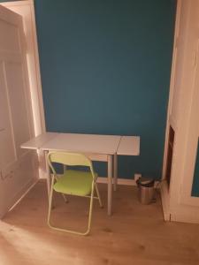 Mens Dormitory - Männerschlafsaal