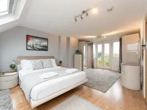 Spacious 4-Bed House Direct Link to Central London Pass the Keys - 锡德卡普