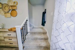 Boho Revival Modern Glam with AC in Downtown Albany