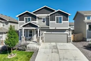 Modern 4-Bed Retreat with Fire Pit - Near Downtown & Airport - Elsmere