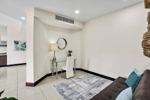 PP201 Modern Space in Centre of Town