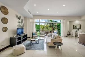 PP201 Modern Space in Centre of Town