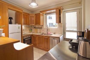 Seaside Spacious 2 BR, 2BA, Sea view Apt