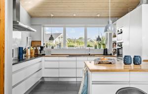 3 Bedroom Lovely Home In Sydals