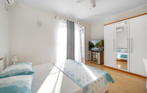 1 Bedroom Gorgeous Apartment In Sibenik