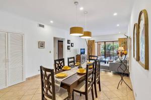 SR9 Luxury Condo Across the Street from Beach