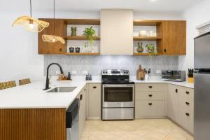 SR9 Luxury Condo Across the Street from Beach