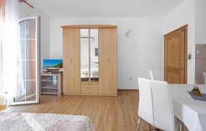 Cozy Apartment In Sibenik With Wifi