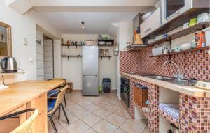 2 Bedroom Awesome Home In Zaton