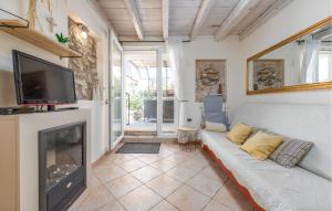 2 Bedroom Awesome Home In Zaton