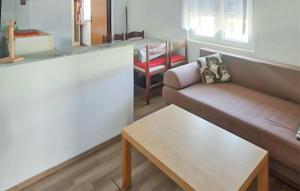 Beautiful Apartment In Vir With Wifi