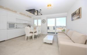 2 Bedroom Stunning Apartment In Split 