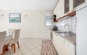 Gorgeous Apartment In Sibenik With Wifi