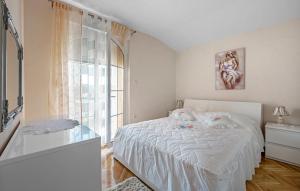 Gorgeous Apartment In Sibenik With Wifi