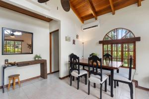 VBM1 Beachside Cottage Steps from the Shore