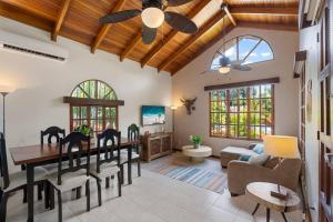 VBM1 Beachside Cottage Steps from the Shore