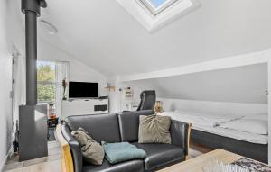 2 Bedroom Lovely Home In Hejls