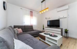 2 Bedroom Nice Home In Krusevo 