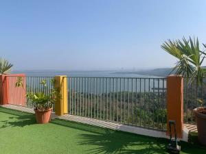 Good Stay 2 BHK With Pool View Apartment 6km from Airport, -805