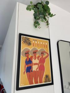 PWS - Sunny modern flat near Juan Les Pins Pinede & beach - Terrace & AC!