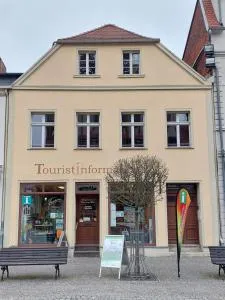 Tangermünde Zum S c h m u c k Giebel - Pension & FeWo - Buch