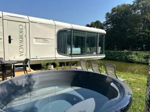 Pałac Wieniawskich - Luksusowe, Całoroczne Domki Glampingowe Nad Jeziorem, Prywatna Balia, Park 10ha