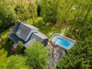 Hot Tub and Mountain Views just 15 min to Downtown Asheville! - Newfound Hot Tub and Mountain Views just 15 min to Downtown Asheville! - Newfound