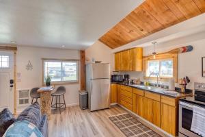 #StayinMyDistrict Lakeside Cottage