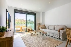 Middle Views Luxury Sea Escape - 托雷米勒