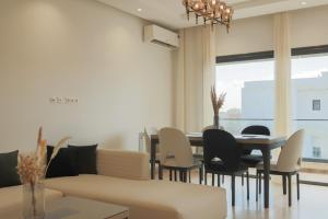 Bright and Cozy New 3 Bedrooms Apartment