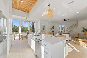 Modern Beach Oasis Steps from the Shore - Ubytování bez kategorie ve městě Palm Coast