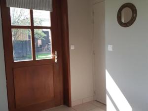 Maisons de vacances Gite au calme avec jardin, Wifi et parking pres de Lille - FR-1-510-222 : photos des chambres